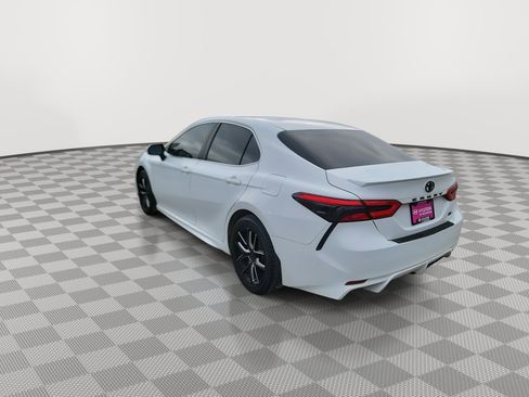 Used 2020 Toyota Camry SE image 6