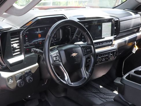 Used 2025 Chevrolet Silverado 1500 LT RWD image 18