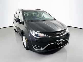 Used 2020 Chrysler Pacifica Touring-L FWD video 1