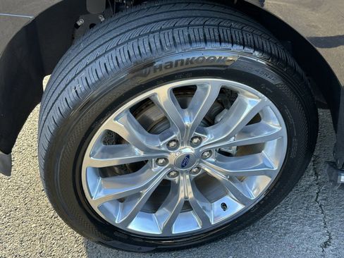 Used 2019 Ford Expedition Platinum image 39