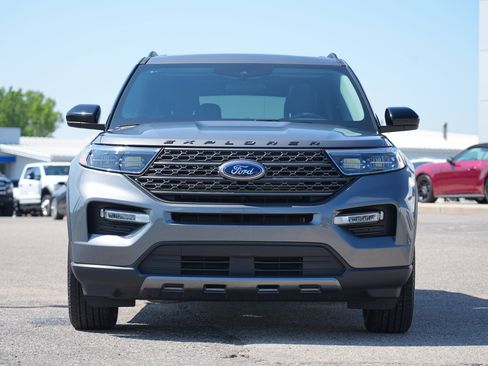 Used 2024 Ford Explorer XLT w/ Equipment Group 202A AWD/4WD image 9