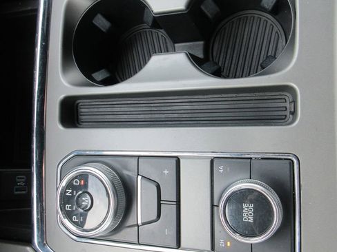 Used 2020 Ford Expedition XLT image 30