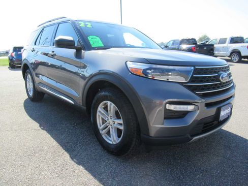 Used 2022 Ford Explorer XLT w/ Equipment Group 202A image 3