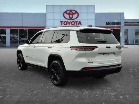 Used 2024 Jeep Grand Cherokee L Altitude AWD/4WD image 4