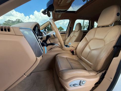 Used 2014 Porsche Cayenne AWD/4WD image 19