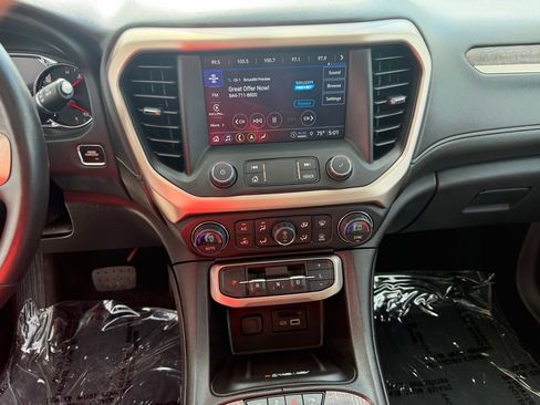 Used 2022 GMC Acadia Denali w/ Denali Ultimate Package FWD image 21