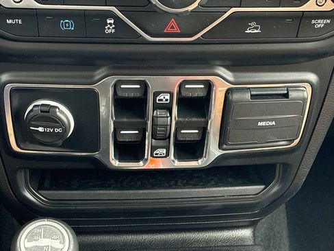 Used 2023 Jeep Wrangler Unlimited Sahara w/ Cold Weather Group AWD/4WD image 31