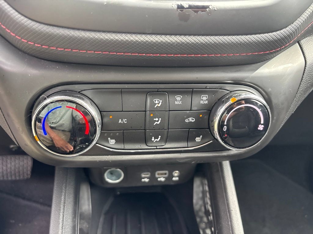 Used 2023 Chevrolet TrailBlazer RS FWD image 21
