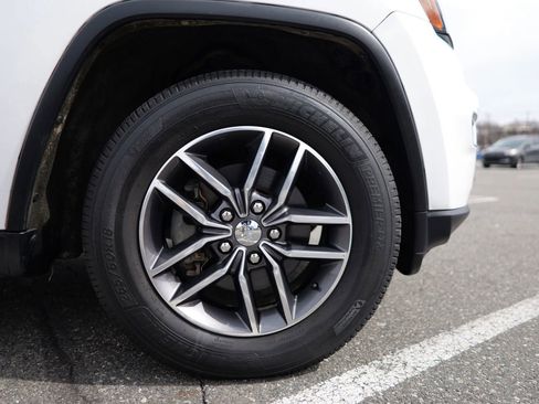 Used 2017 Jeep Grand Cherokee Limited w/ Luxury Group II image 12