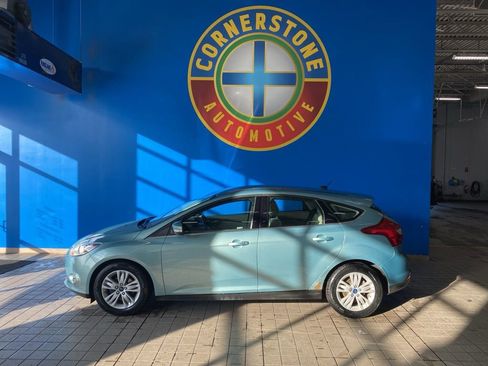 Used 2012 Ford Focus SEL w/ SEL/Titanium Winter Pkg image 16