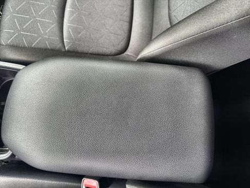 Used 2025 Toyota RAV4 XLE w/ Convenience Package image 29