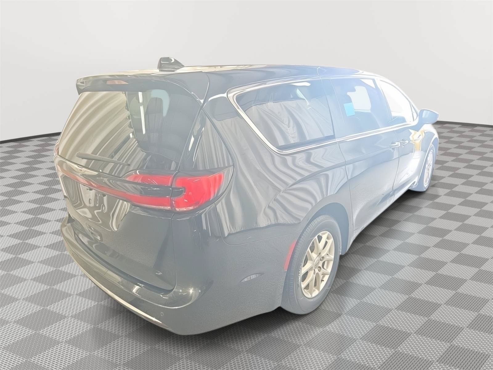 Used 2023 Chrysler Pacifica Touring-L FWD image 2