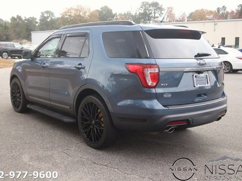 Used 2018 Ford Explorer XLT w/ Equipment Group 202A image 5