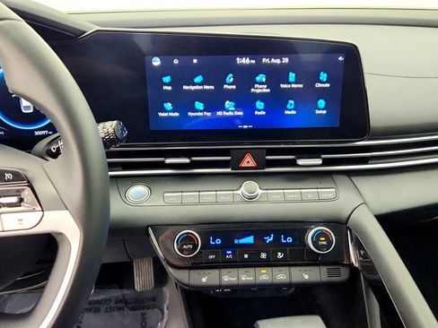 Used 2023 Hyundai Elantra SEL w/ Convenience Package FWD image 17
