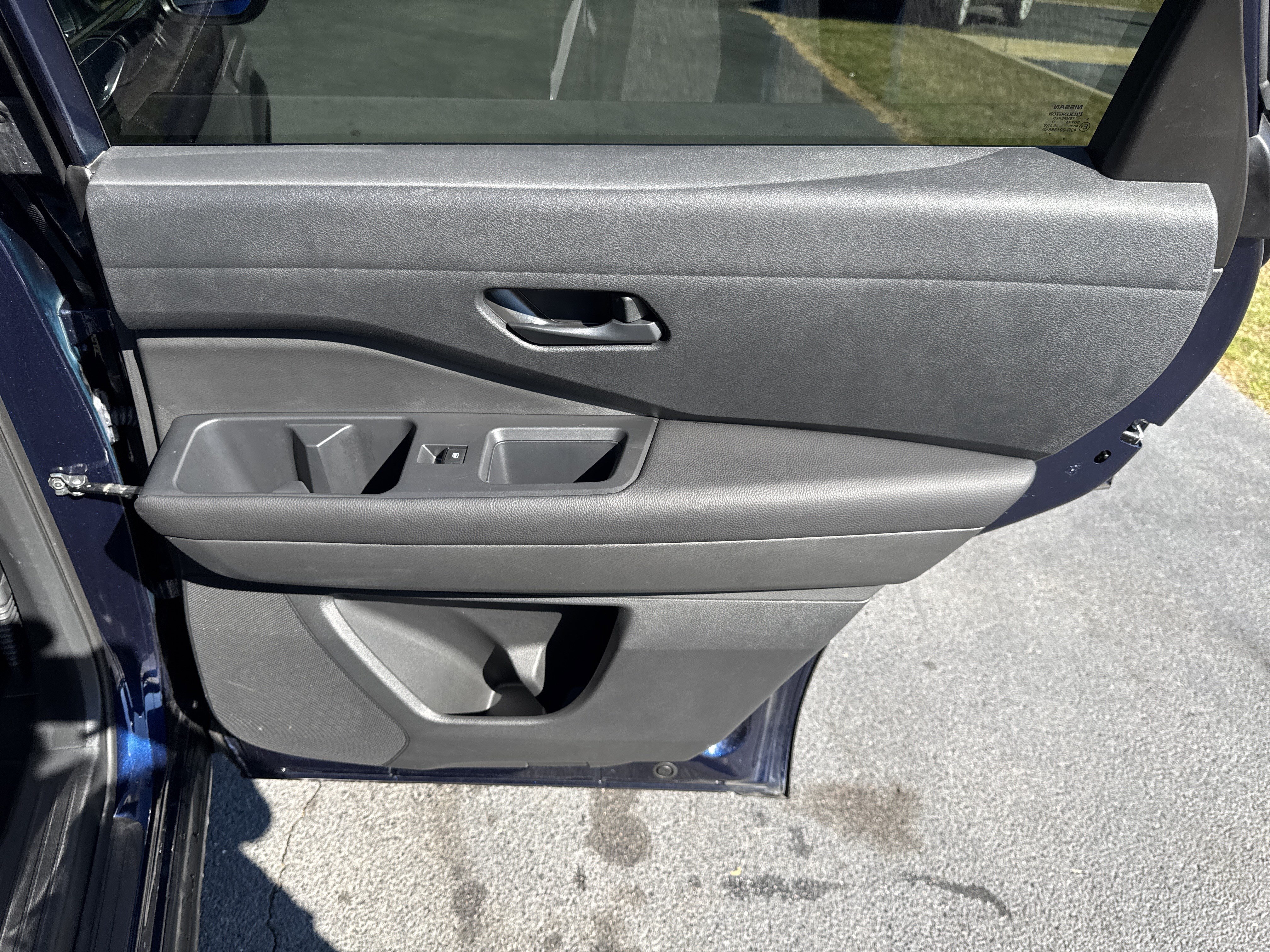 Used 2025 Nissan Pathfinder SV AWD/4WD image 34