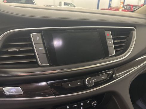 Used 2021 Buick Enclave Essence image 16