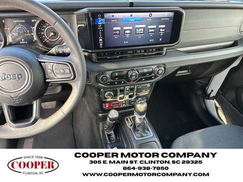 Used 2024 Jeep Wrangler Unlimited Rubicon w/ Technology Group image 24