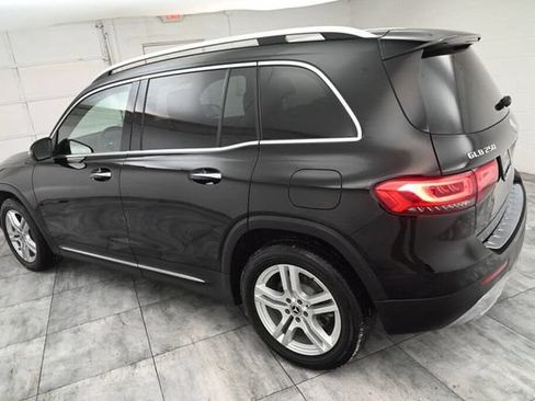 Used 2023 Mercedes-Benz GLB 250 4MATIC w/ Premium Package image 3