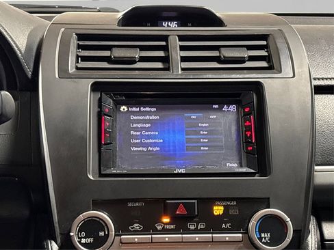 Used 2014 Toyota Camry SE FWD image 17