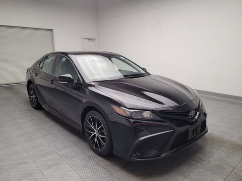 Used 2022 Toyota Camry SE FWD image 13