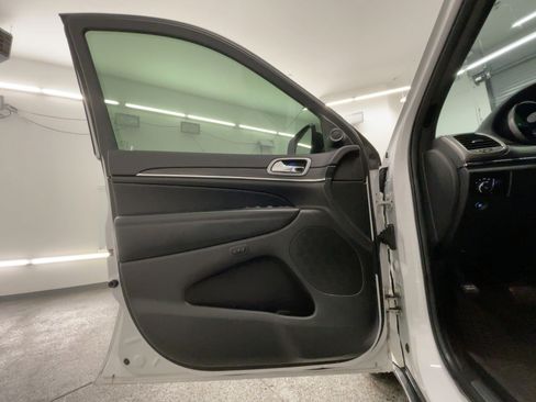 Used 2019 Jeep Grand Cherokee Limited w/ Luxury Group II image 22