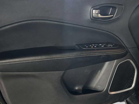 Used 2019 Jeep Compass Latitude w/ Popular Equipment Group AWD/4WD image 15
