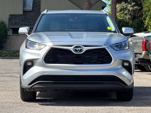 Certified 2025 Toyota Highlander XLE AWD/4WD image 8
