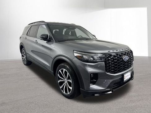 Used 2025 Ford Explorer ST-Line image 3