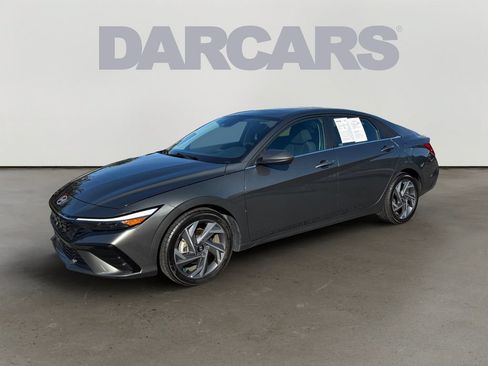 Used 2025 Hyundai Elantra SEL FWD image 3