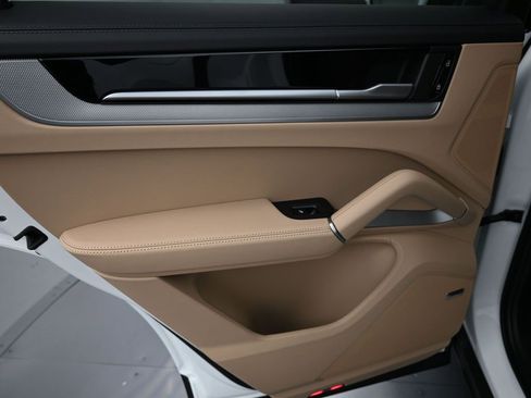 Certified 2026 Porsche Cayenne E-Hybrid image 27