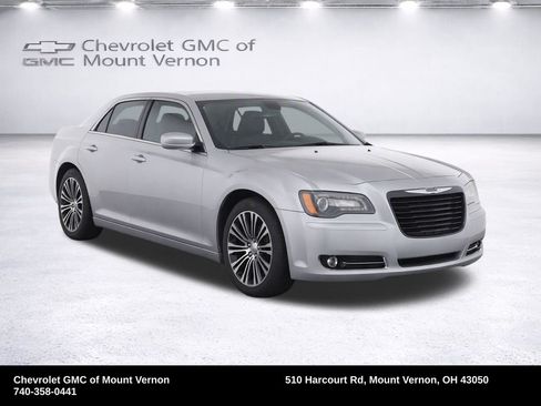 Used 2014 Chrysler 300 S AWD/4WD image 2