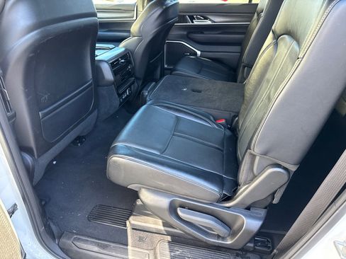Used 2024 Jeep Wagoneer Series II w/ Flexible Seating Group image 17