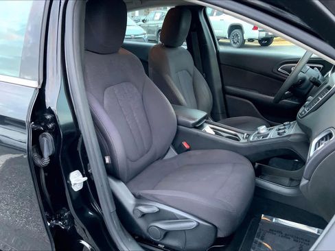 Used 2015 Chrysler 200 LX image 8