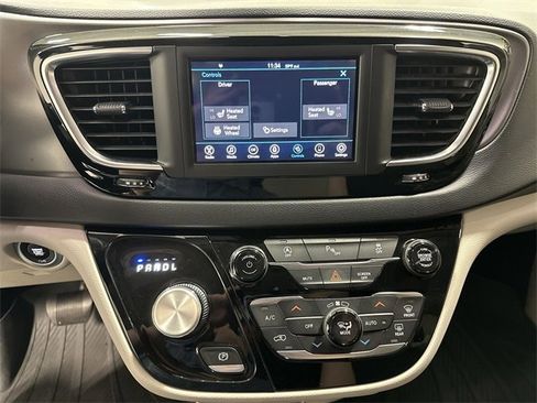 Used 2020 Chrysler Pacifica Touring-L image 33