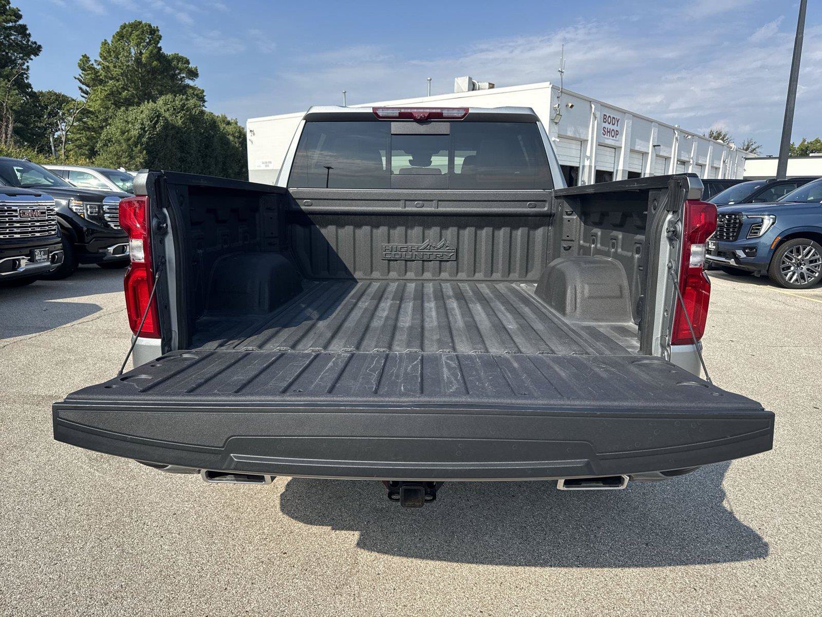 Used 2023 Chevrolet Silverado 1500 High Country w/ Technology Package AWD/4WD image 26