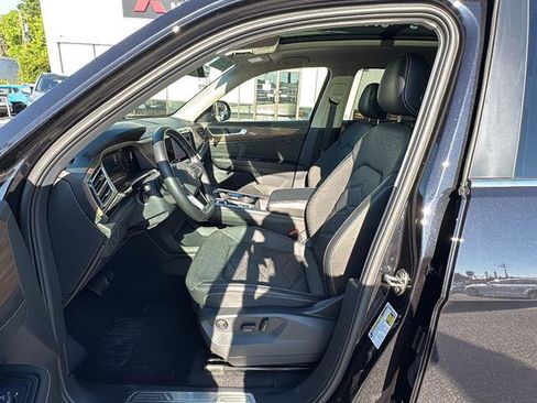 Certified 2025 Volkswagen Atlas SE w/ Panoramic Sunroof Package FWD image 11