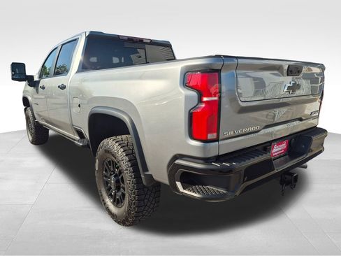 Used 2025 Chevrolet Silverado 2500 ZR2 w/ Technology Package AWD/4WD image 3