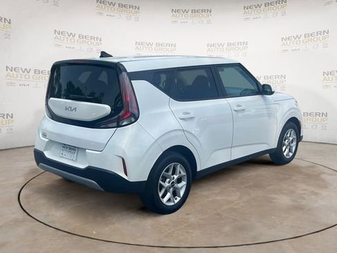 Used 2025 Kia Soul LX FWD image 5