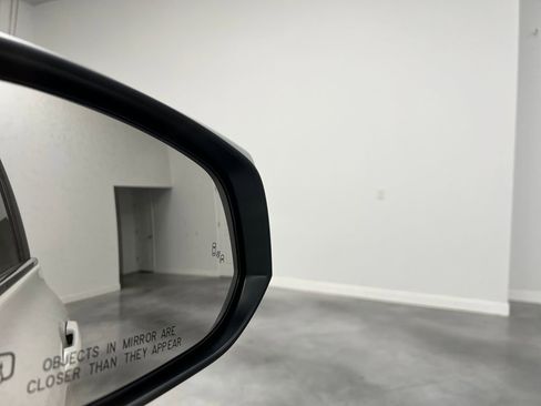 Used 2023 Toyota Highlander LE image 38