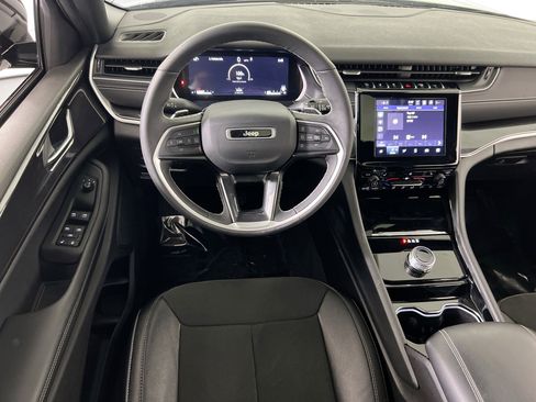 Used 2023 Jeep Grand Cherokee Altitude image 22