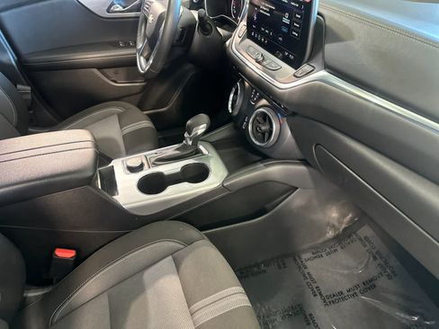 Used 2025 Chevrolet Blazer LT FWD image 17