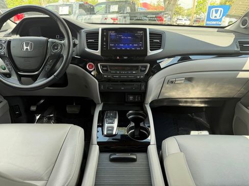 Used 2017 Honda Pilot Touring image 15