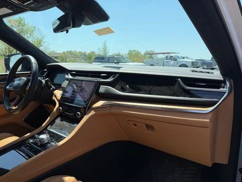 Used 2025 Jeep Grand Cherokee Summit image 13