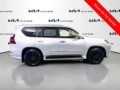 Used 2017 Lexus GX 460 Luxury w/ Preferred Accessory Package AWD/4WD image 8