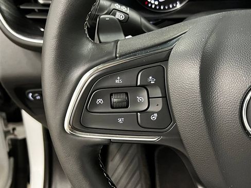 Used 2023 Buick Envision Essence AWD/4WD image 18