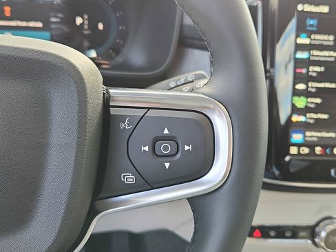 Used 2025 Volvo XC40 B5 Ultra w/ Protection Package Premier image 20