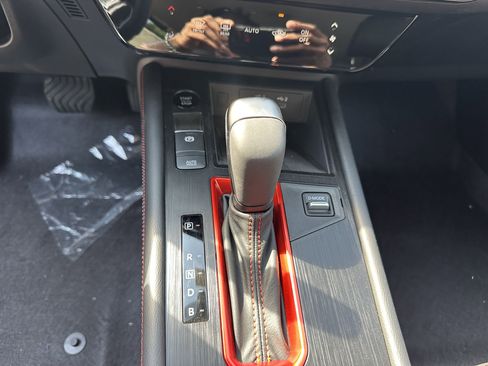 New 2025 Nissan Kicks SR image 29