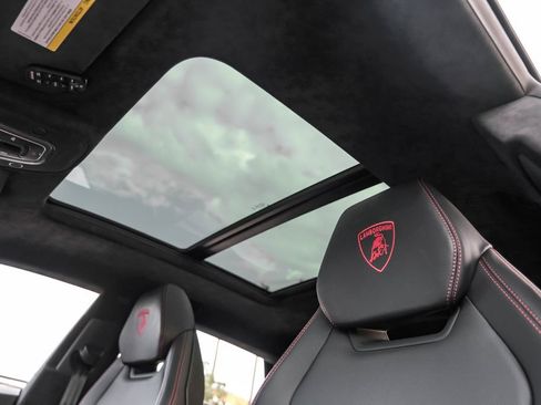Used 2022 Lamborghini Urus image 24
