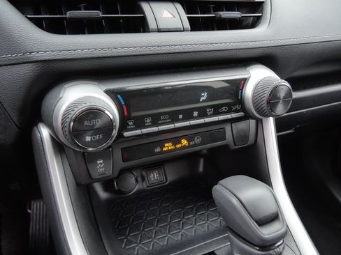 Certified 2025 Toyota RAV4 XLE image 24