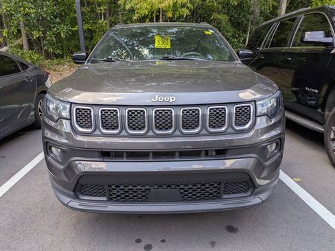 Used 2023 Jeep Compass Latitude w/ Convenience Group AWD/4WD image 3